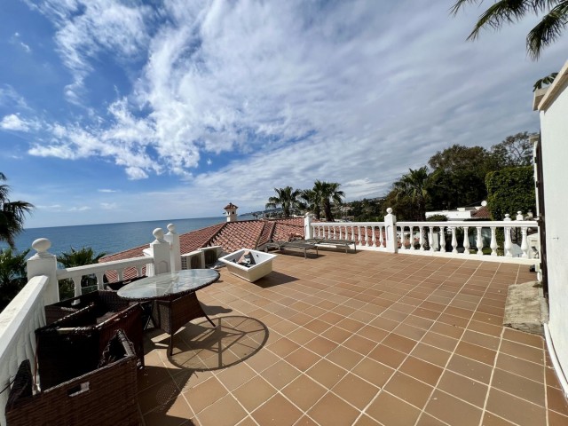 Villa avec 5 Chambres  à El Chaparral
