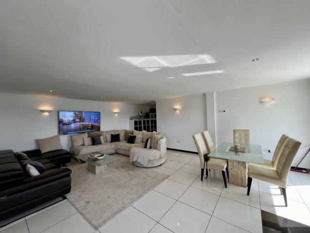 Villa avec 5 Chambres  à El Chaparral