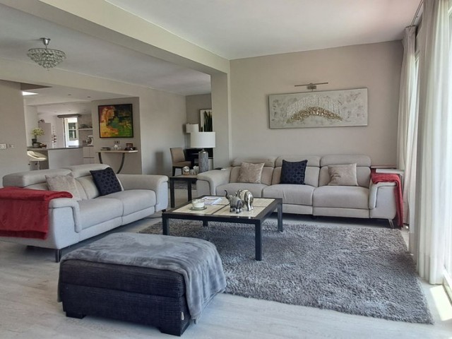 6 Bedrooms Villa in Marbella