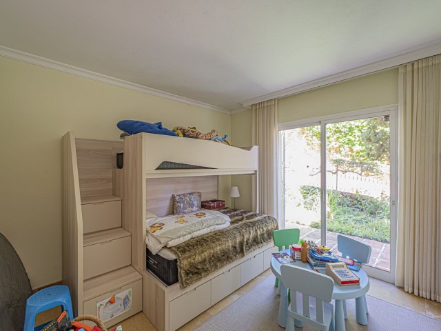Apartamento con 3 Dormitorios  en La Mairena