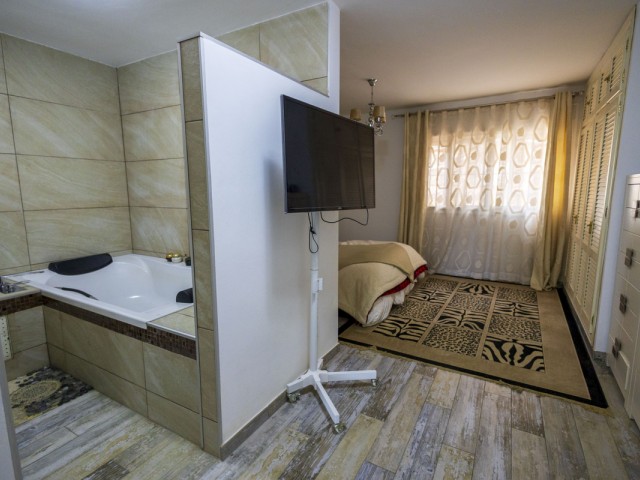Maison mitoyenne avec 3 Chambres  à Estepona