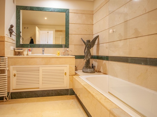 2 Bedrooms Apartment in Bahía de Marbella