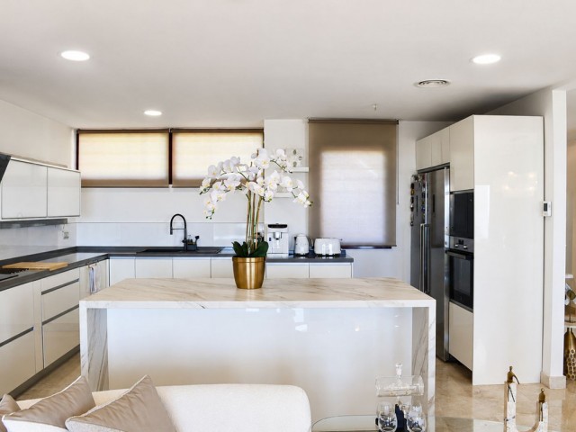 Villa con 4 Dormitorios  en Benahavís