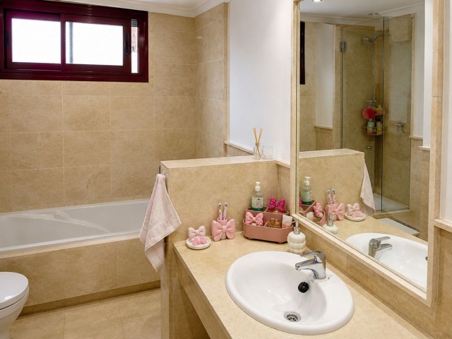 Villa con 4 Dormitorios  en Benahavís