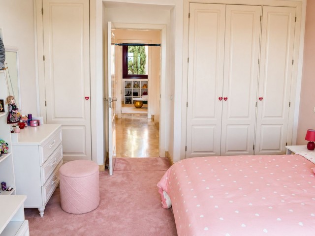 Villa con 4 Dormitorios  en Benahavís