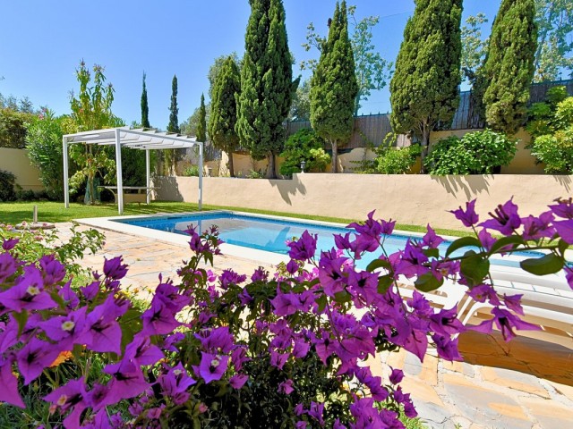 6 Bedrooms Villa in Guadalmina Alta