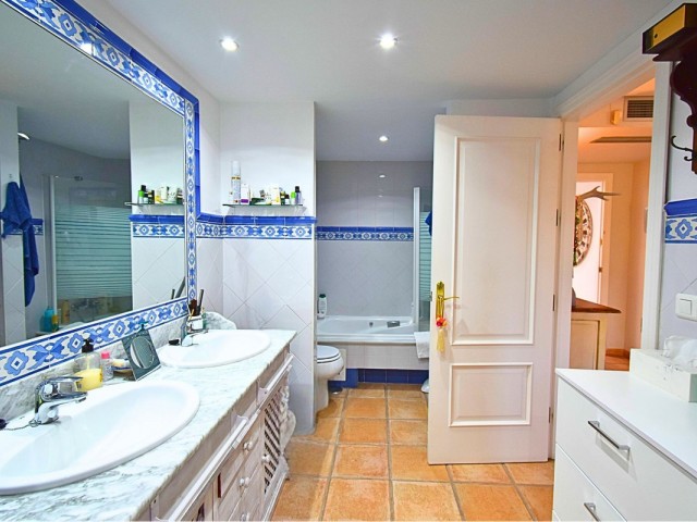 6 Bedrooms Villa in Guadalmina Alta