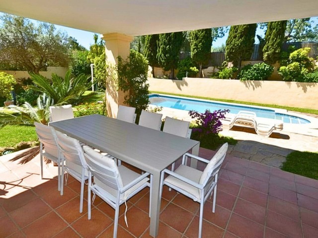 6 Bedrooms Villa in Guadalmina Alta