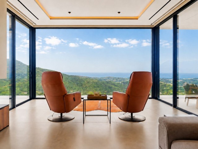 5 Bedrooms Villa in Benahavís