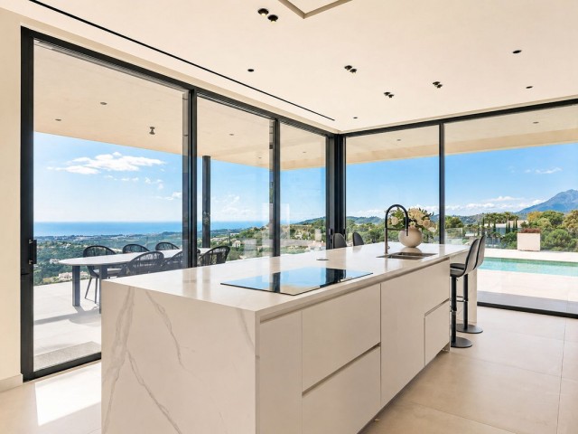5 Bedrooms Villa in Benahavís