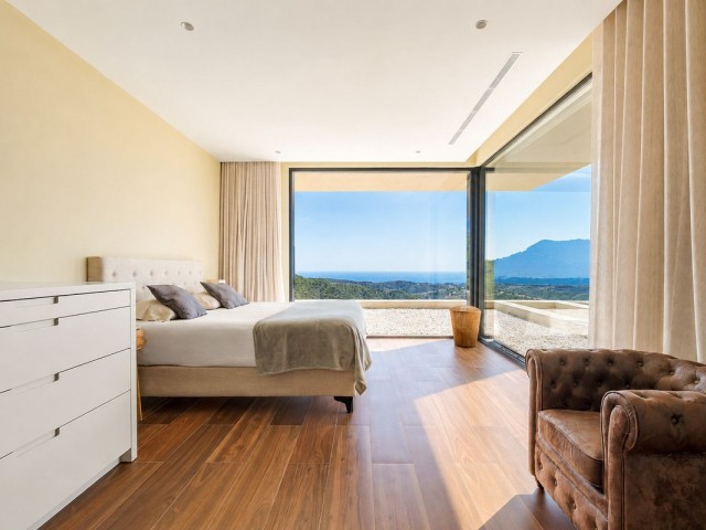 5 Bedrooms Villa in Benahavís