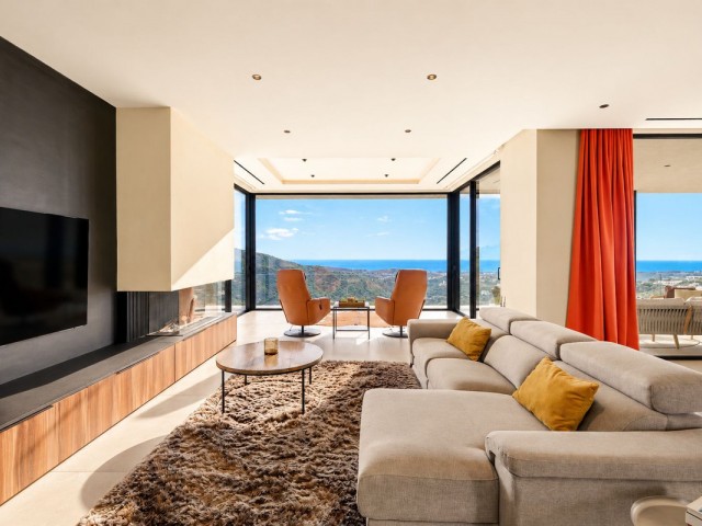 5 Bedrooms Villa in Benahavís