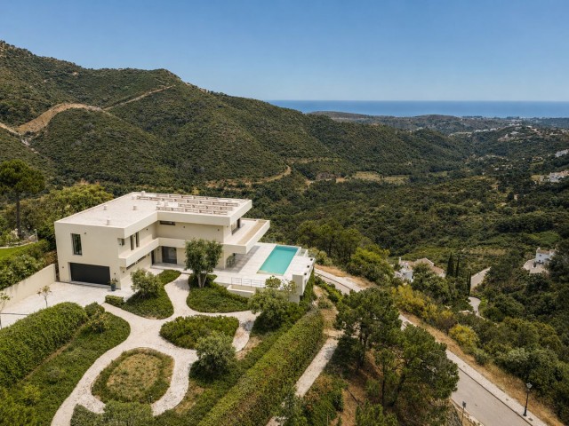 5 Bedrooms Villa in Benahavís