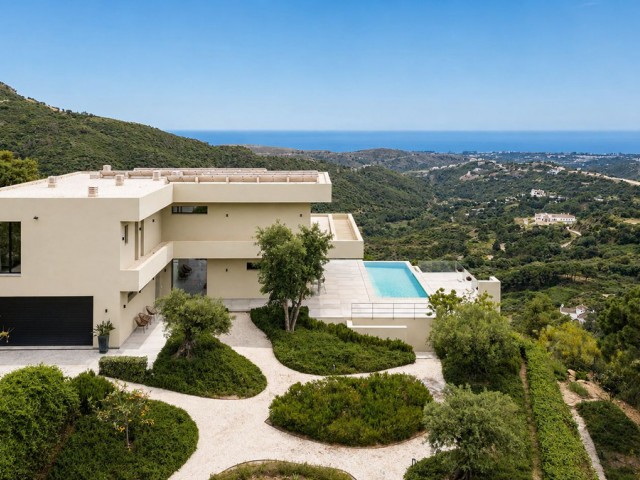 5 Bedrooms Villa in Benahavís
