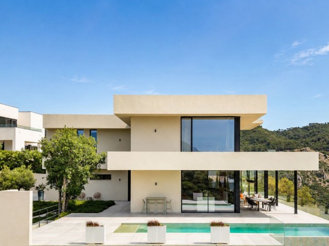 5 Bedrooms Villa in Benahavís