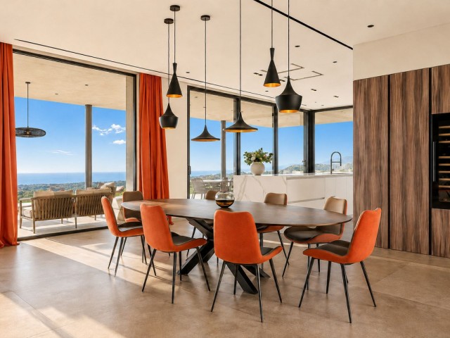 5 Bedrooms Villa in Benahavís