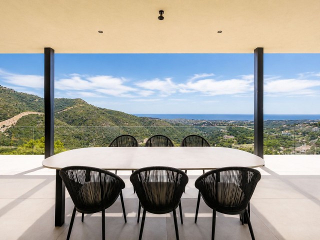 5 Bedrooms Villa in Benahavís