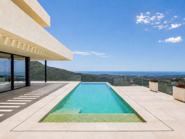 5 Bedrooms Villa in Benahavís