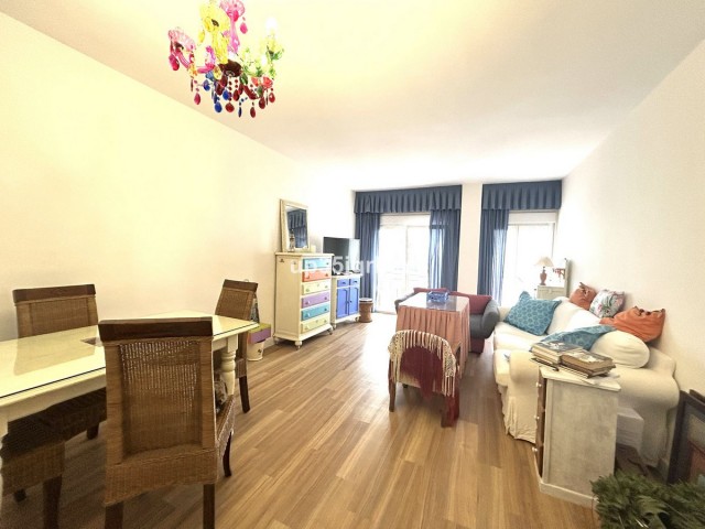 Apartamento con 2 Dormitorios  en Estepona