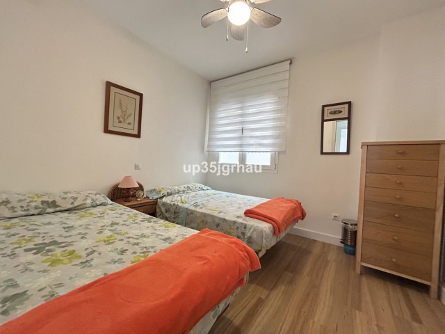 Apartamento con 2 Dormitorios  en Estepona