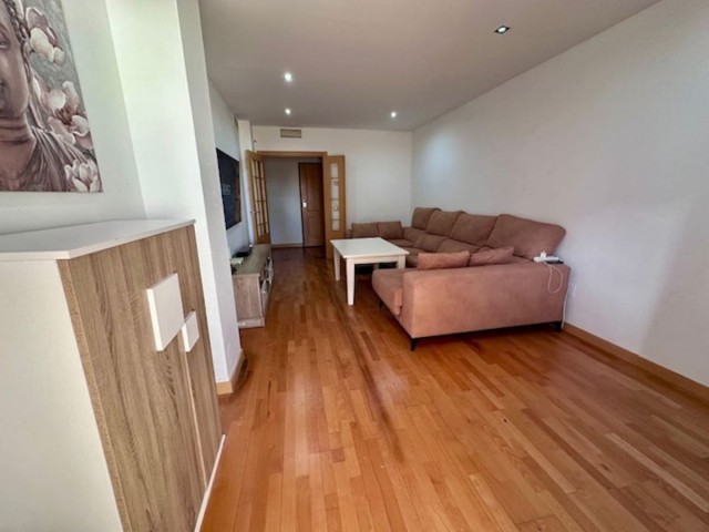 Apartamento con 3 Dormitorios  en Estepona