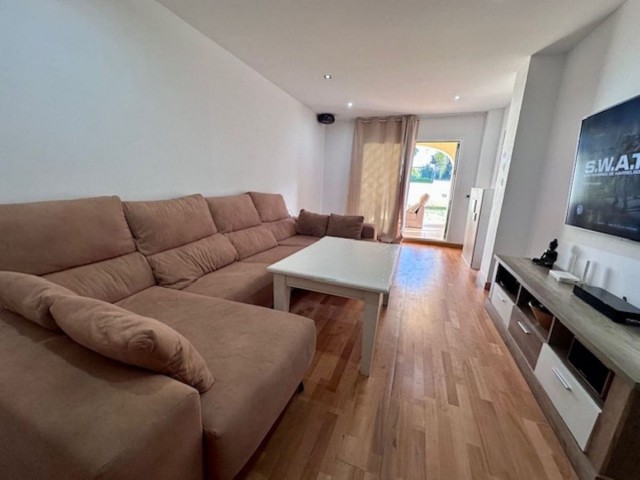 Apartamento con 3 Dormitorios  en Estepona