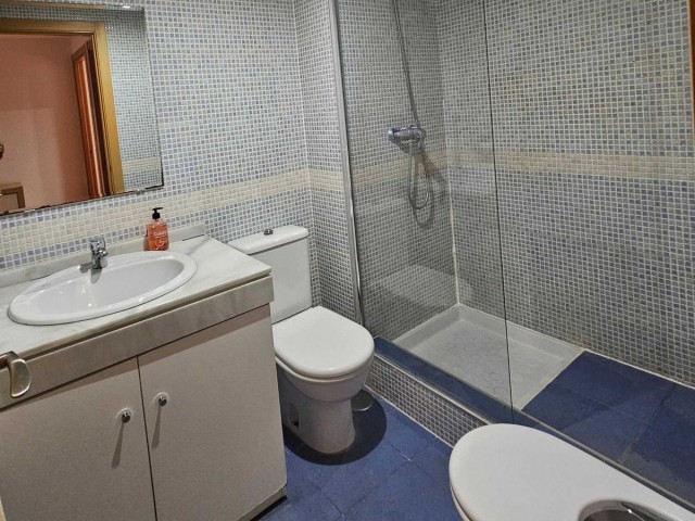 Apartamento con 3 Dormitorios  en Estepona