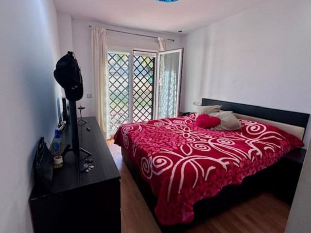 Apartamento con 3 Dormitorios  en Estepona
