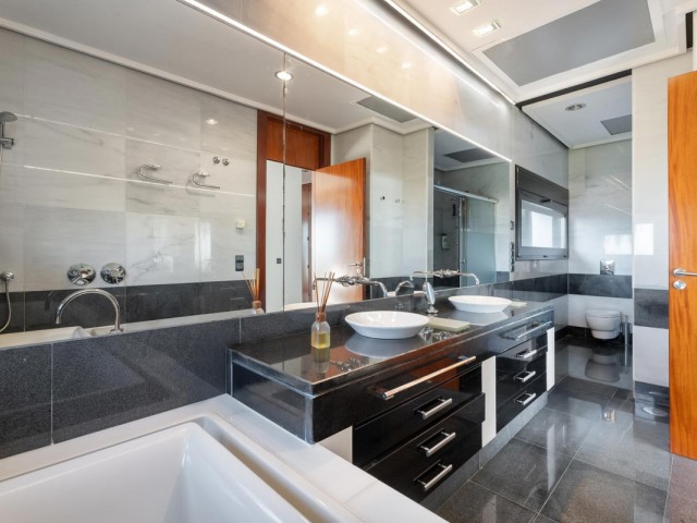 5 Schlafzimmer Villa in Altos de los Monteros