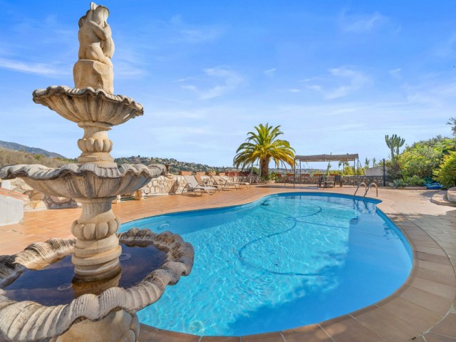 4 Bedrooms Villa in Mijas