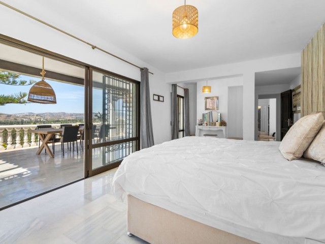 6 Bedrooms Villa in Mijas