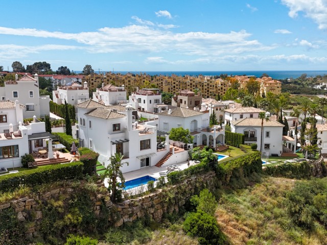 4 Bedrooms Villa in Estepona