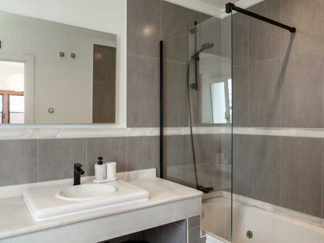 4 Bedrooms Villa in Estepona