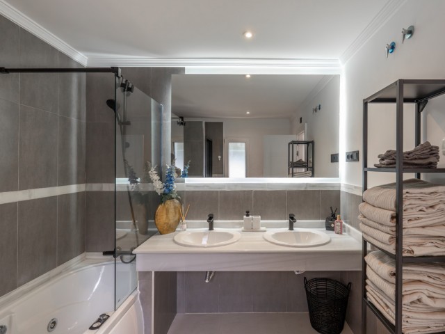 4 Bedrooms Villa in Estepona
