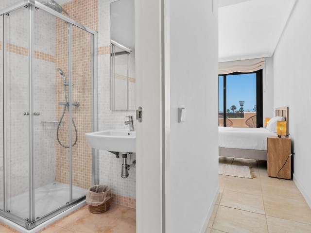 Maison mitoyenne avec 3 Chambres  à Estepona