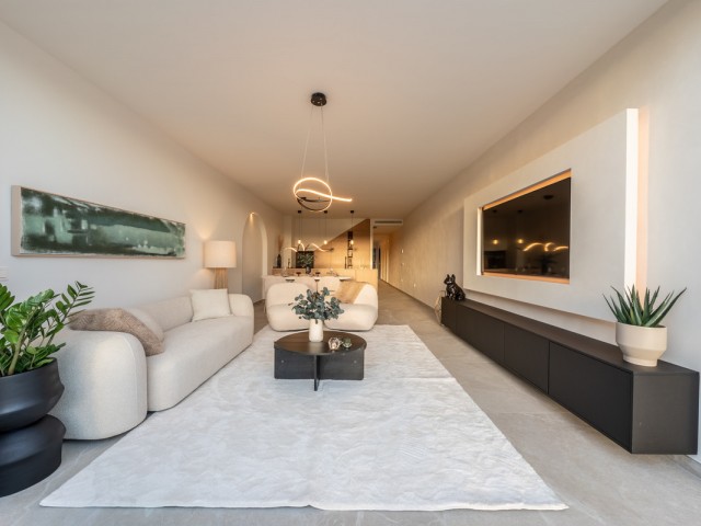 Maison mitoyenne avec 4 Chambres  à Nueva Andalucía