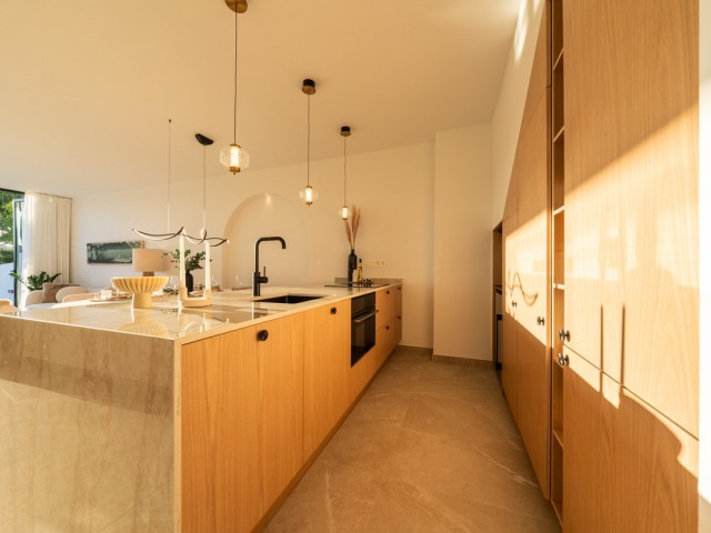 Maison mitoyenne avec 4 Chambres  à Nueva Andalucía