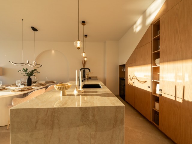 Maison mitoyenne avec 4 Chambres  à Nueva Andalucía