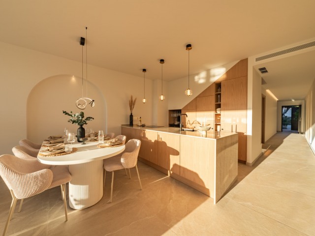 Maison mitoyenne avec 4 Chambres  à Nueva Andalucía