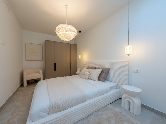 Maison mitoyenne avec 4 Chambres  à Nueva Andalucía
