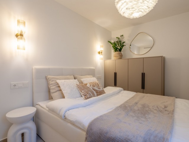 Maison mitoyenne avec 4 Chambres  à Nueva Andalucía