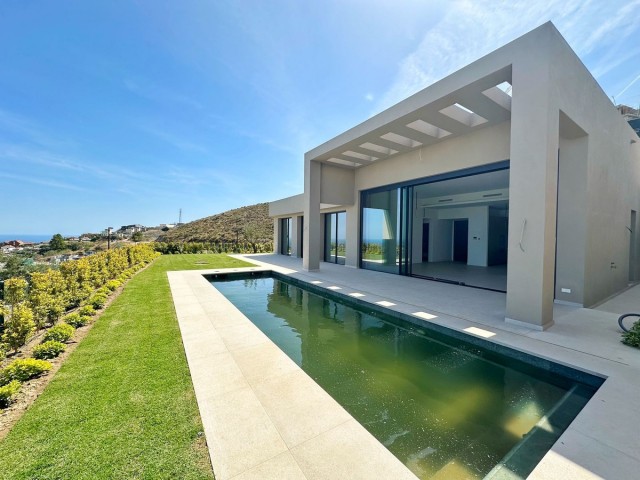 3 Bedrooms Villa in Benahavís