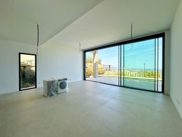 3 Bedrooms Villa in Benahavís