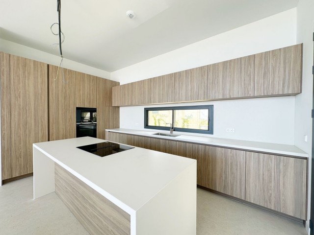 3 Bedrooms Villa in Benahavís