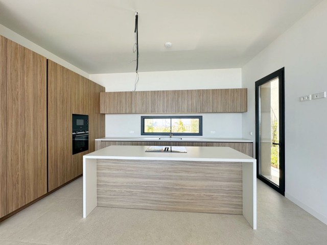 3 Bedrooms Villa in Benahavís