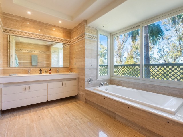 3 Bedrooms Apartment in Marbella