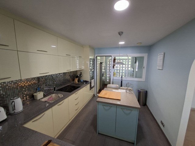 Rijtjeshuis, La Duquesa, R5388025