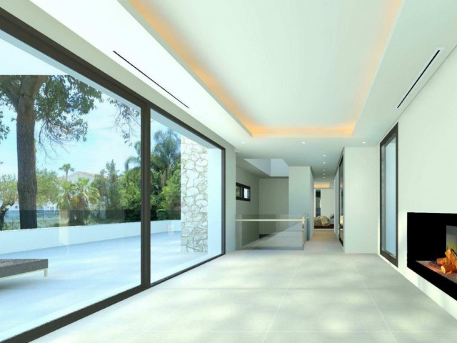 4 Bedrooms Villa in Guadalmina Baja