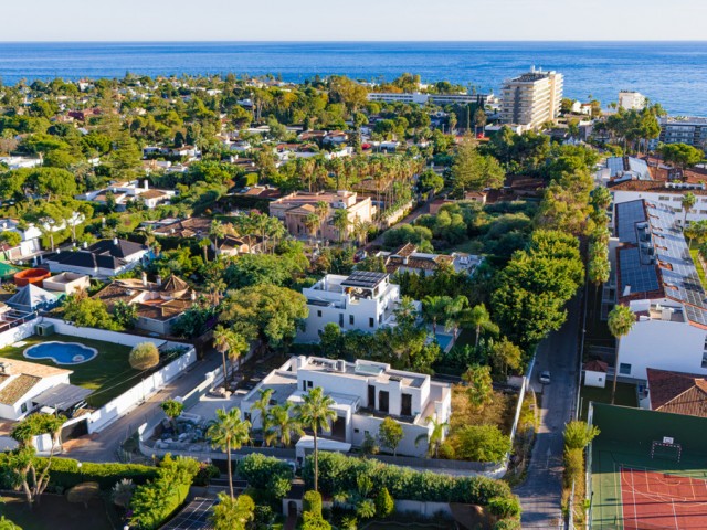 4 Bedrooms Villa in Guadalmina Baja
