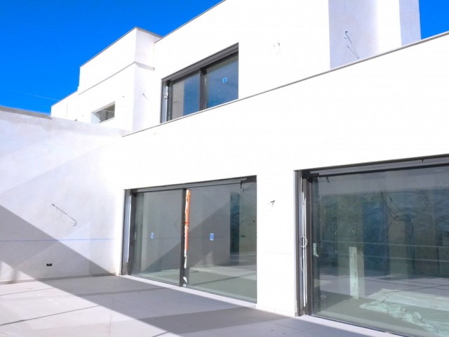 4 Bedrooms Villa in Guadalmina Baja